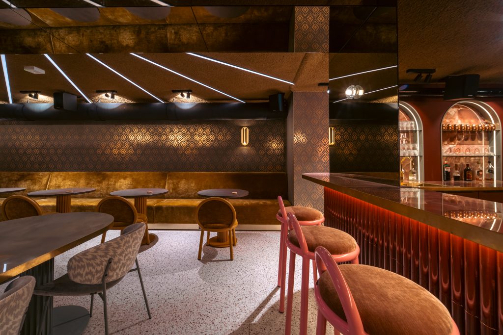 Maatwerk bar en lounge voor Groningse Panden ontworpen door DUIN Interior en gerealiseerd door A&F Interieurbouw