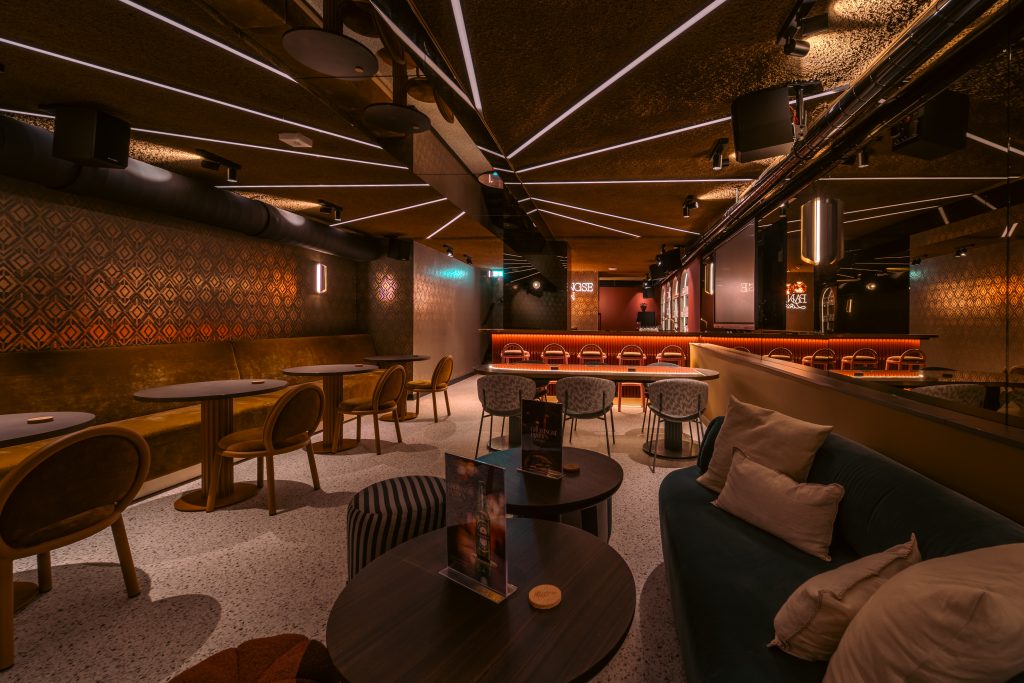 Maatwerk lounge en evenementenruimte voor Groningse Panden ontworpen door DUIN Interior en gerealiseerd door A&F Interieurbouw