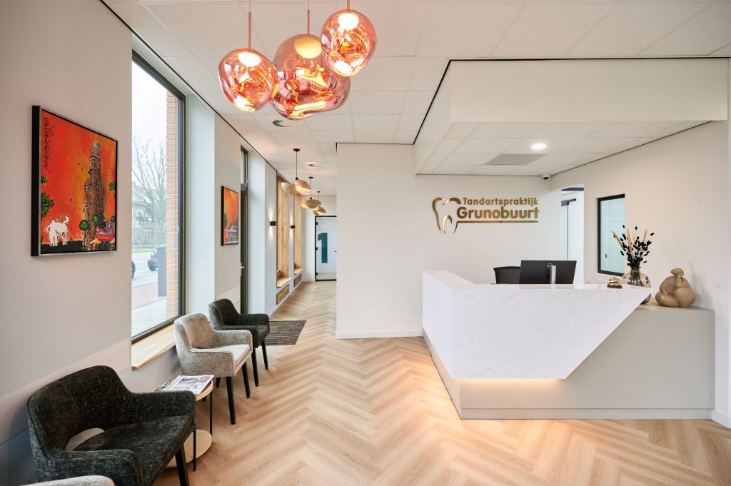 HI-MACS receptiebalie in Tandartspraktijk Grunobuurt Groningen gerealiseerd door A&F Interieurbouw