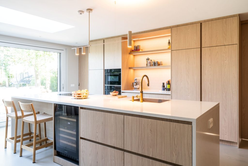Maatwerk keuken met Silestone werkblad in Haren Groningen door A&F Interieurbouw naar ontwerp van Studio Skiss